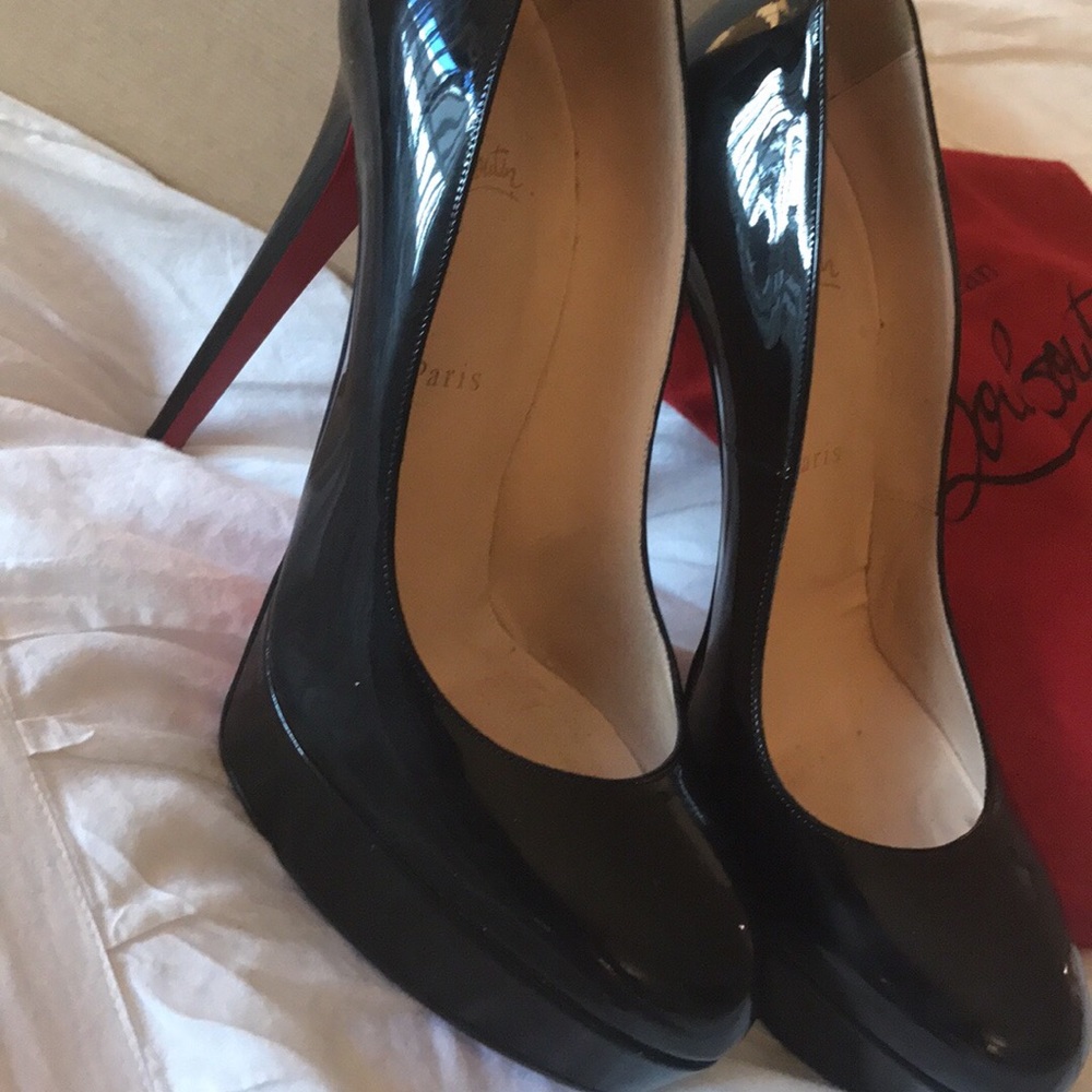 AUTHENTIC - CHRISTIAN LOUBOUTIN Bianca